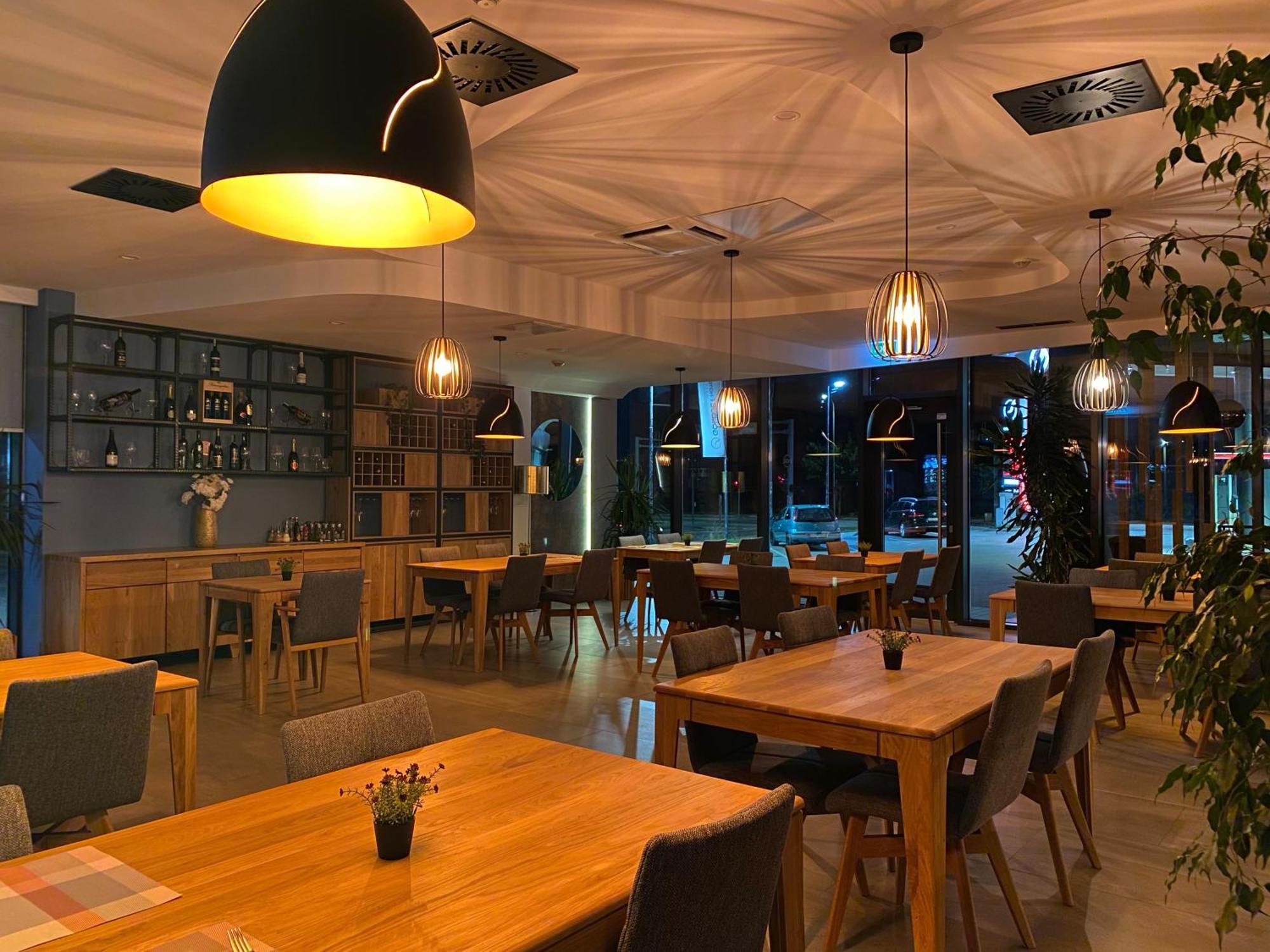 Hotel Gold Jet Bihac Luaran gambar